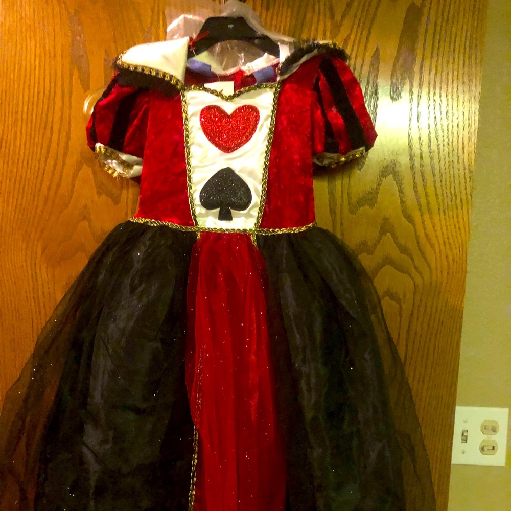 Girls Queen of Hearts Costume. NWT. Girls 5/6